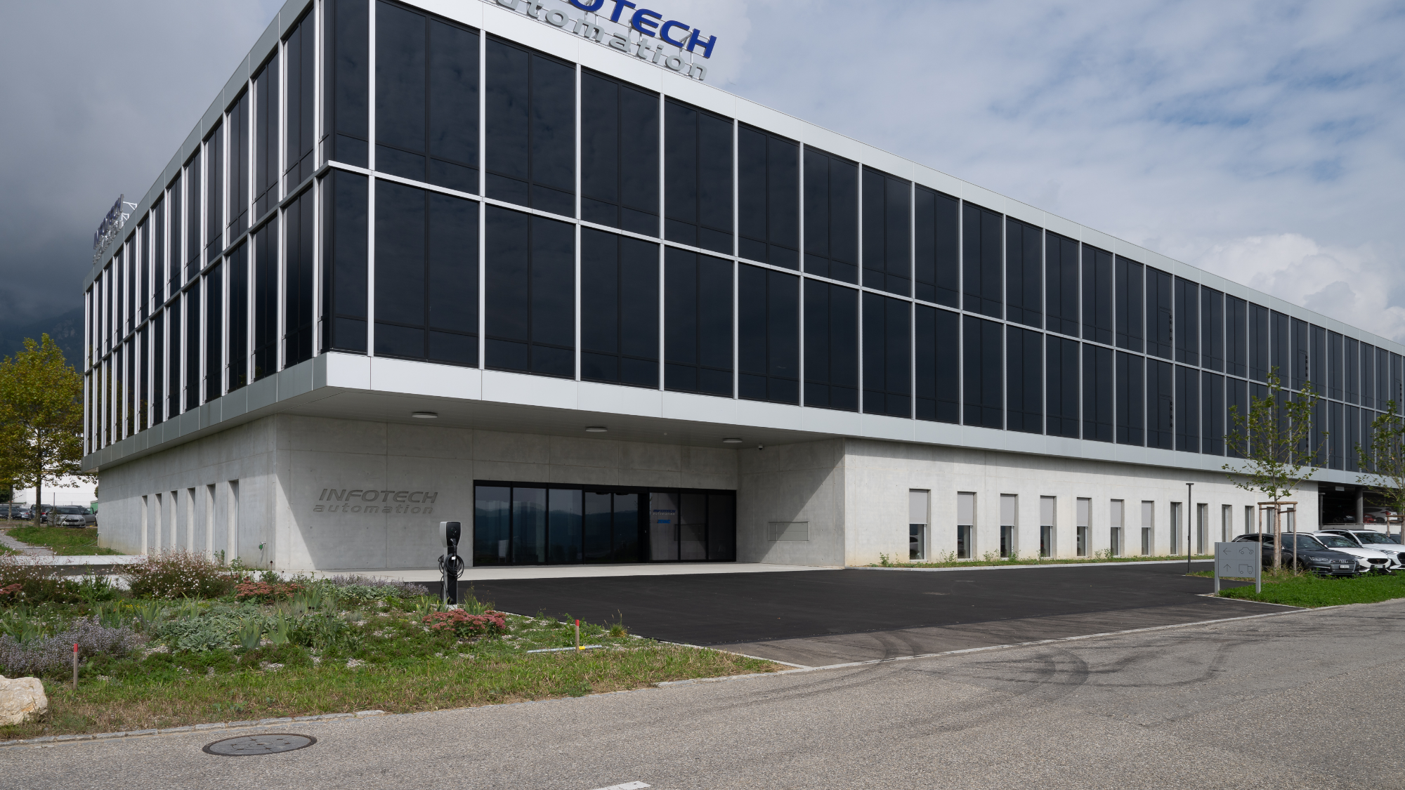 infotech (2000x1125)